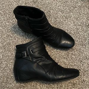 Bare traps Black Wedge Bootie 11